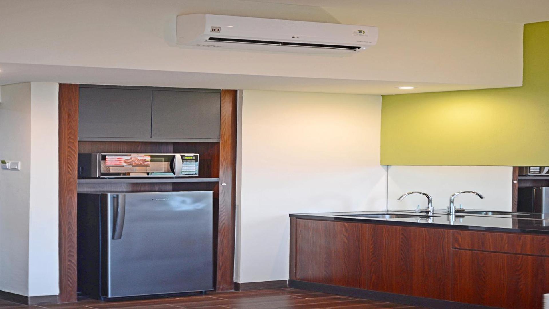 Whiz Prime Hotel Khatib Sulaiman Padang Exterior foto