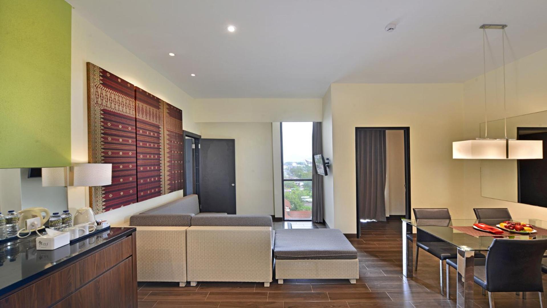Whiz Prime Hotel Khatib Sulaiman Padang Exterior foto